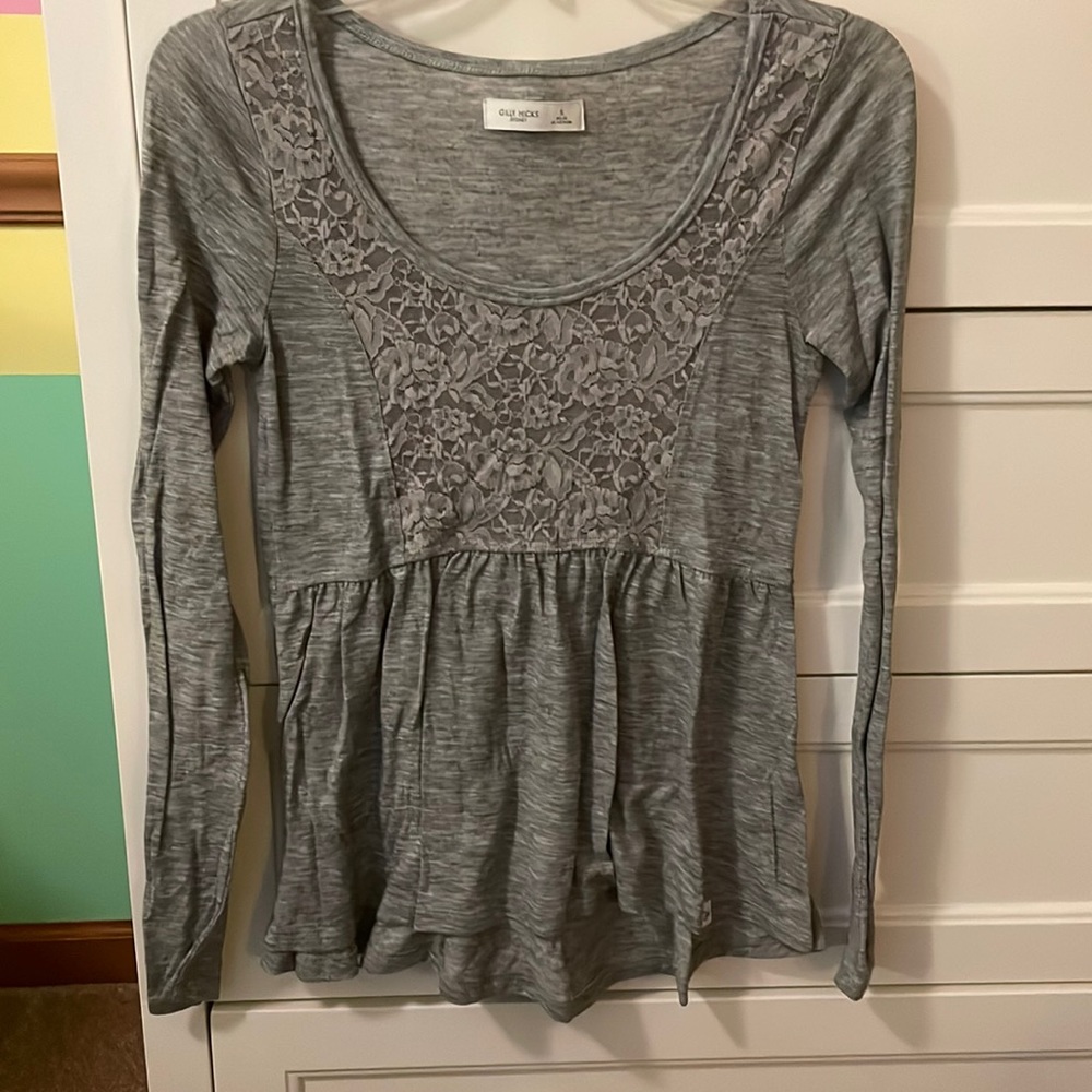 (4/$10) Gilly Hicks grey top